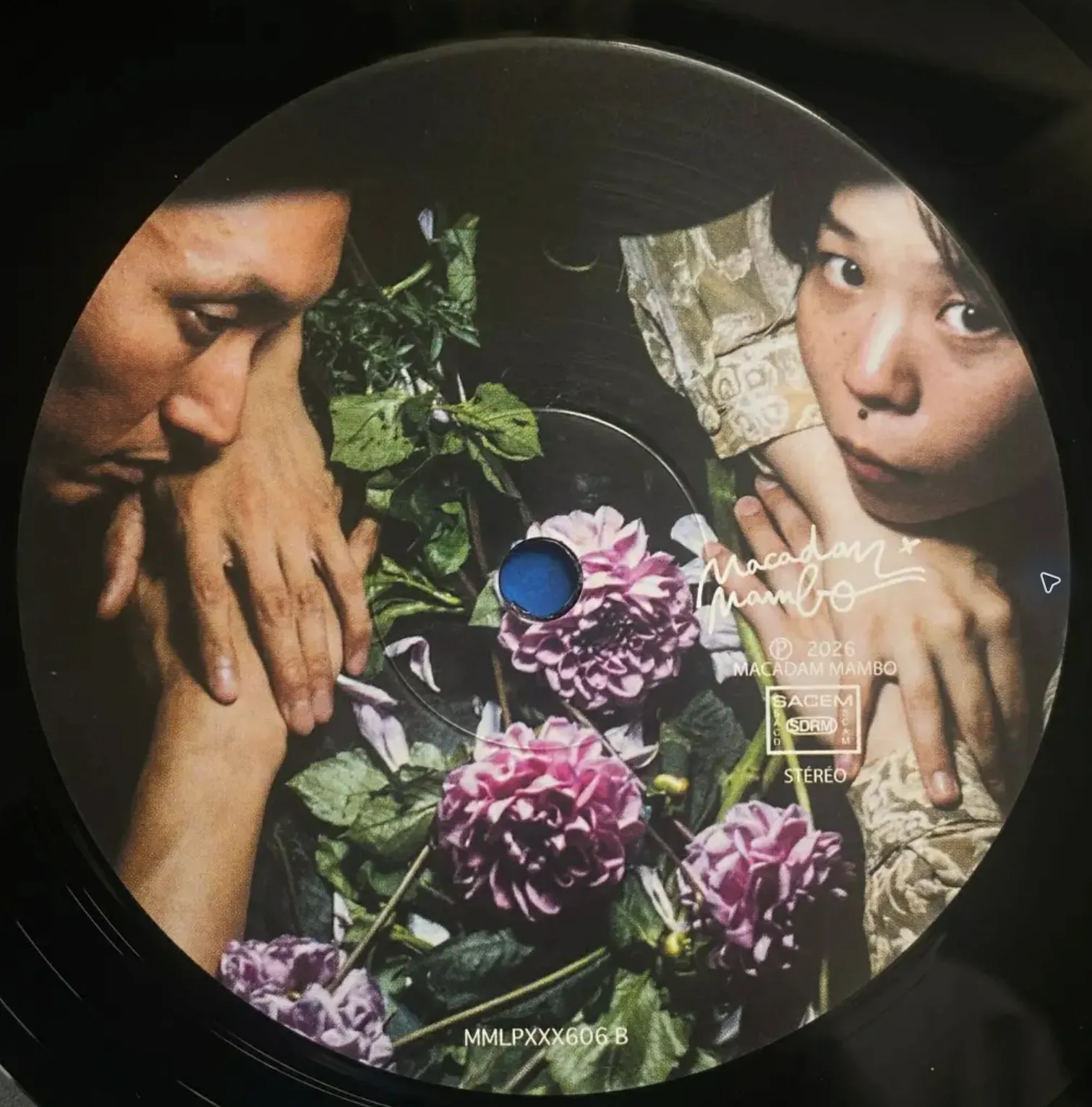 Close-up of the illustrated centre label on a Macadam Mambo vinyl record
